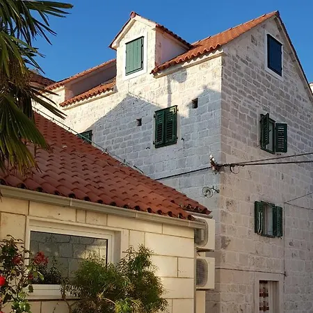 Lastin Dvor 3* 로고즈니차