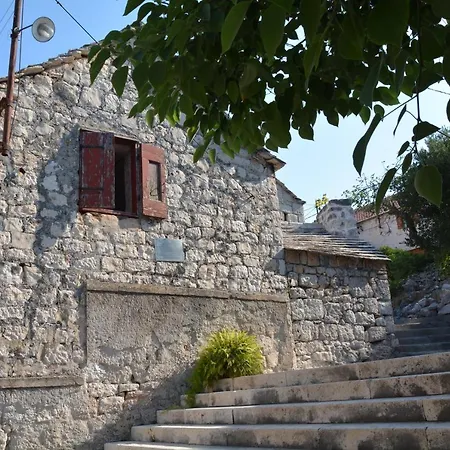 Guest house Lastin Dvor 3*
