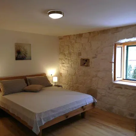 Lastin Dvor Pensión Rogoznica (Sibenik-Knin)