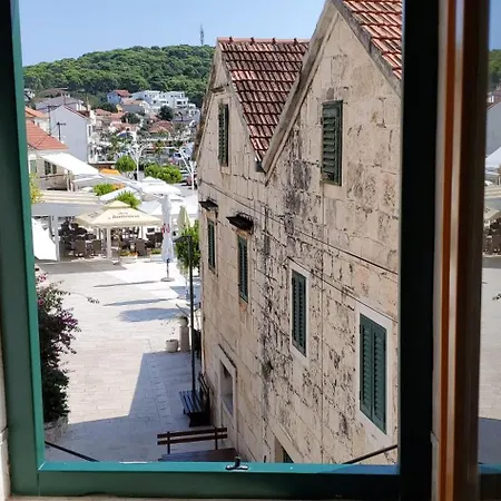 Lastin Dvor 게스트하우스 로고즈니차