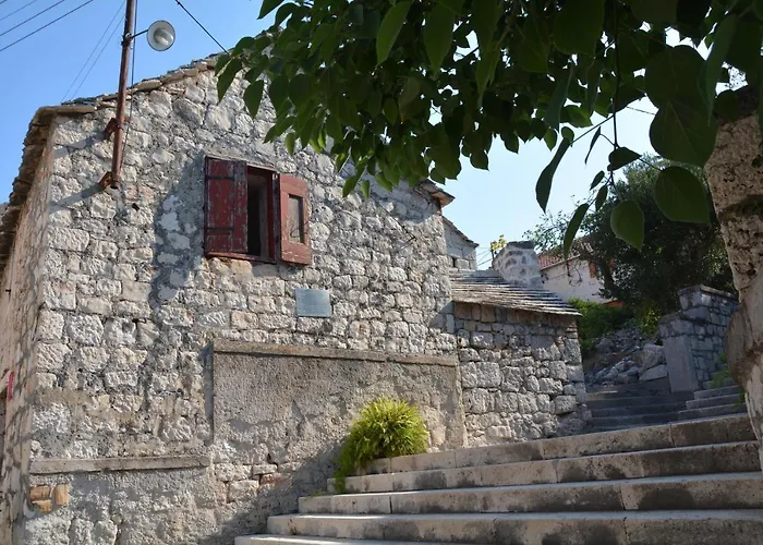 Guest house Lastin Dvor 3*