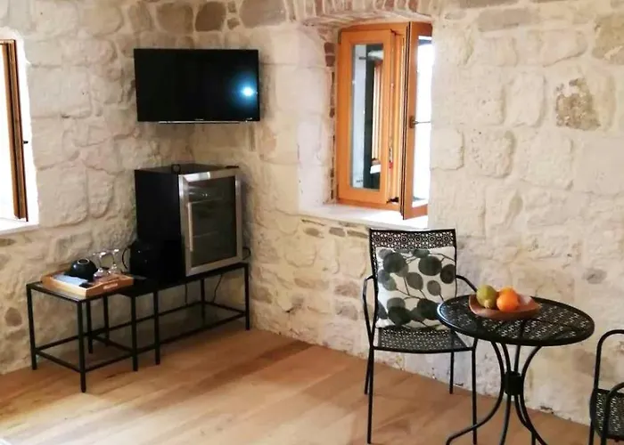 Guest house Lastin Dvor 3*