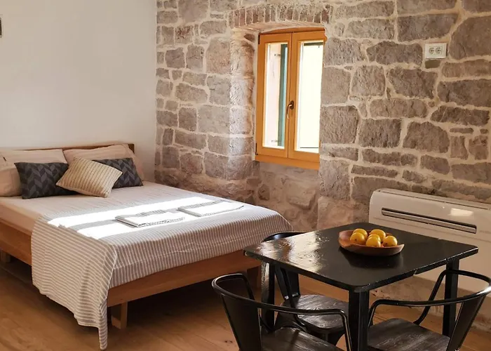 Guest house Lastin Dvor 3*