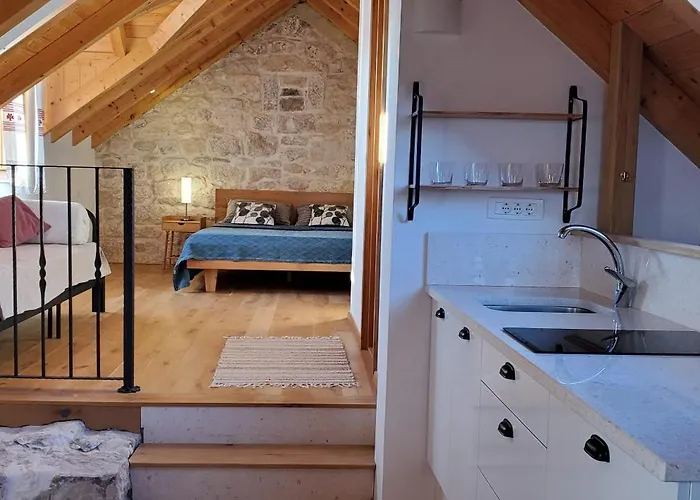 Gasthuis Lastin Dvor 3*